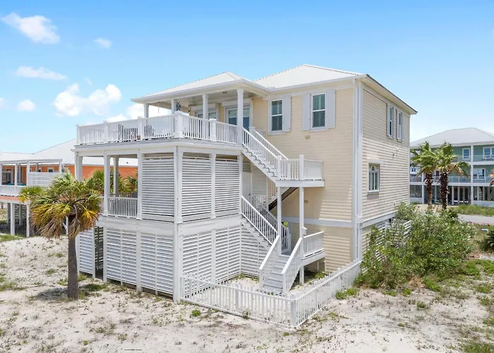 Whispering Palms House Holiday home *